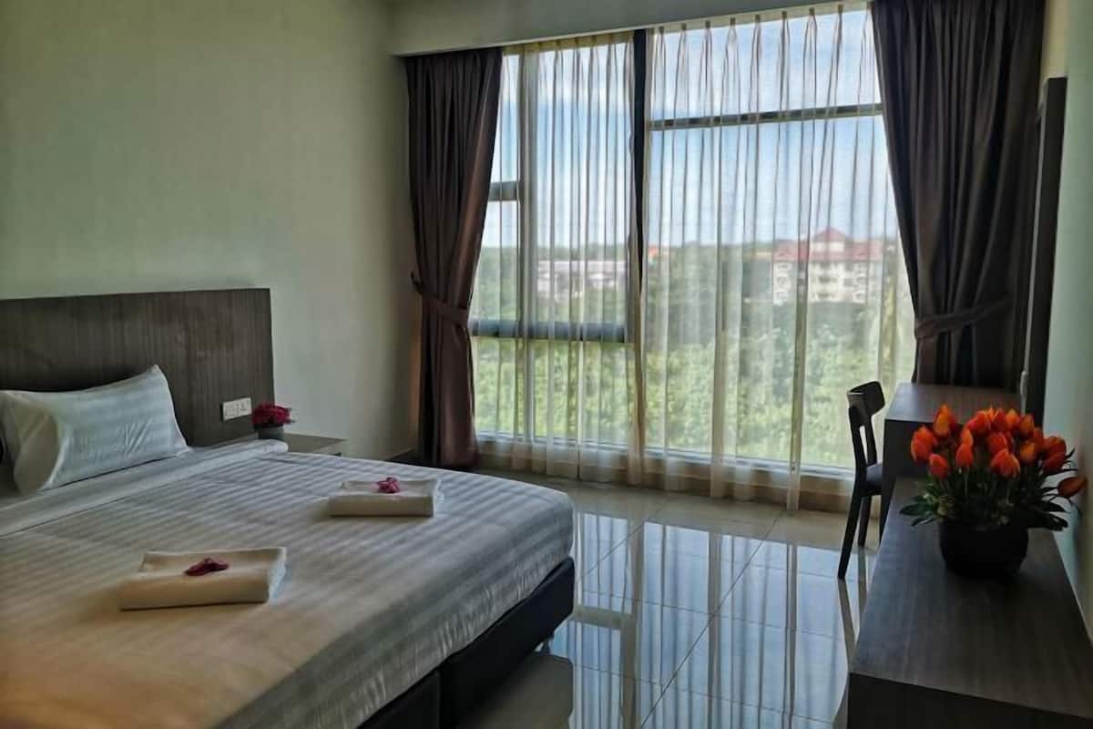 3 bedrooms, in-room safe, individually decorated, individually furnished
