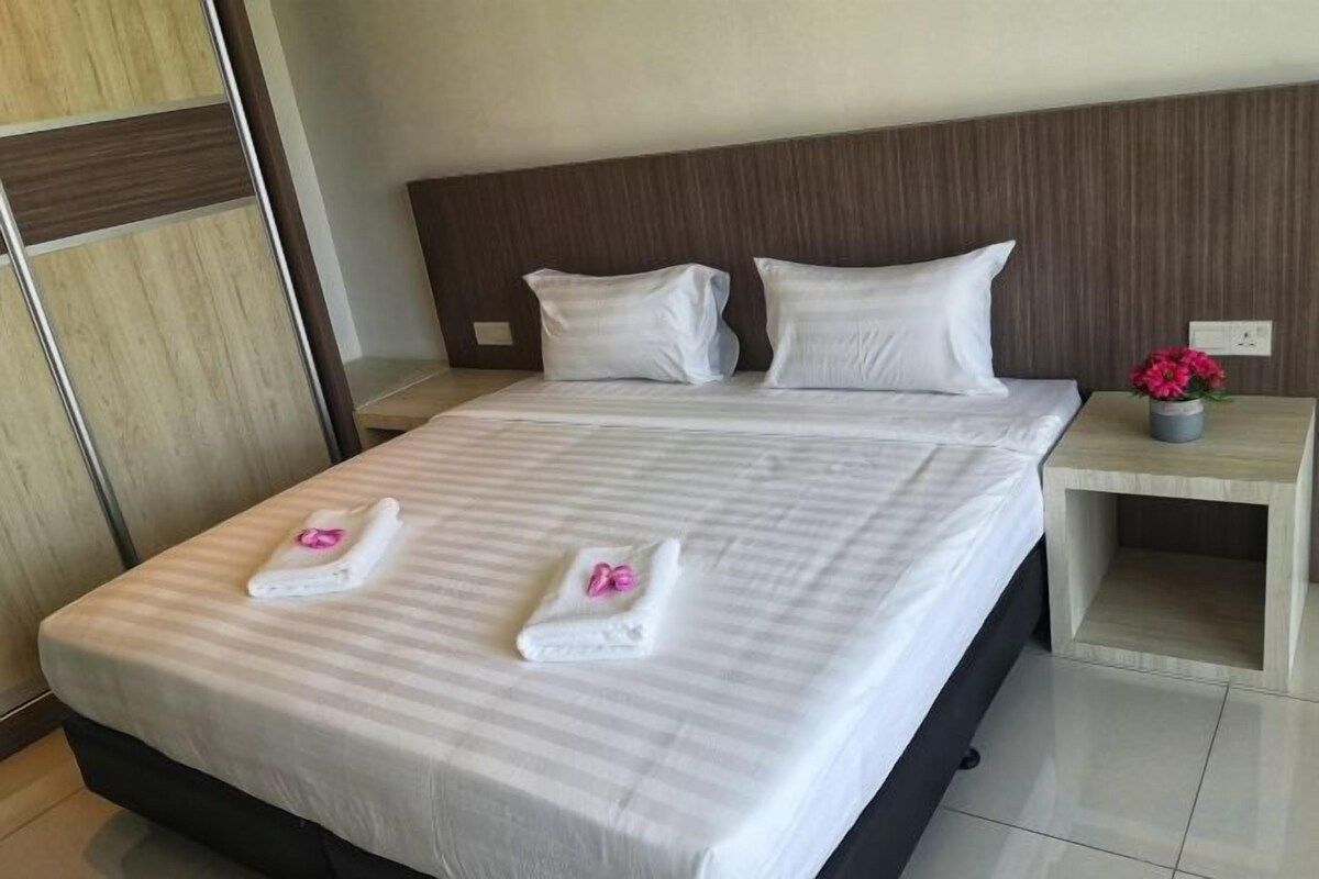 In-room safe, desk, laptop workspace, soundproofing