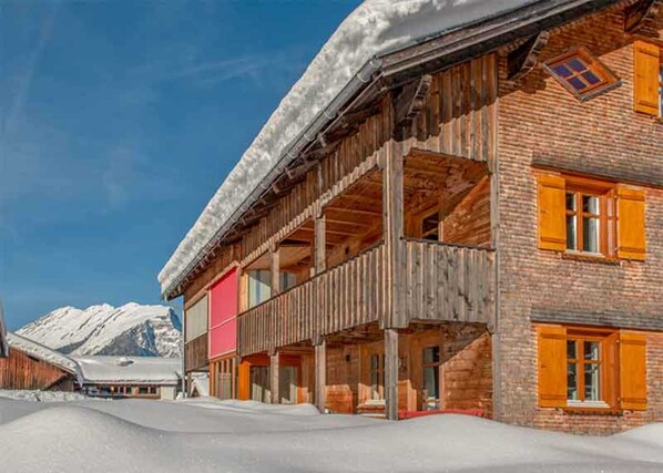 Unclassified image, 1 of 29, button