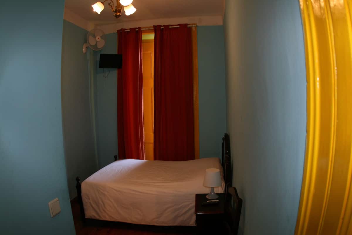 Coffres-forts dans les chambres, Wi-Fi gratuit, draps fournis