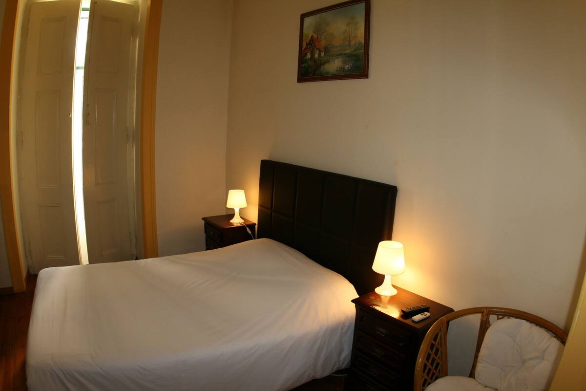 Coffres-forts dans les chambres, Wi-Fi gratuit, draps fournis