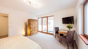 Schreibtisch, kostenloses WLAN, Bettwäsche