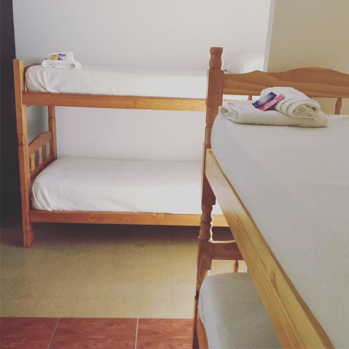 Habitación triple, baño compartido | Wifi gratis