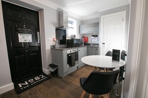 Luxury Apartment, 1 King Bed (Castle Mall) | Private kitchen | Fridge, microwave, oven, stovetop