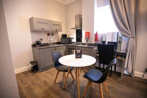 Luxury Apartment, 1 Double Bed (Mousehold Heath) | Private kitchen