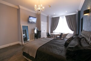 Luxury Apartment, 1 King Bed (Plantation Gardens) | Living area | Smart TV