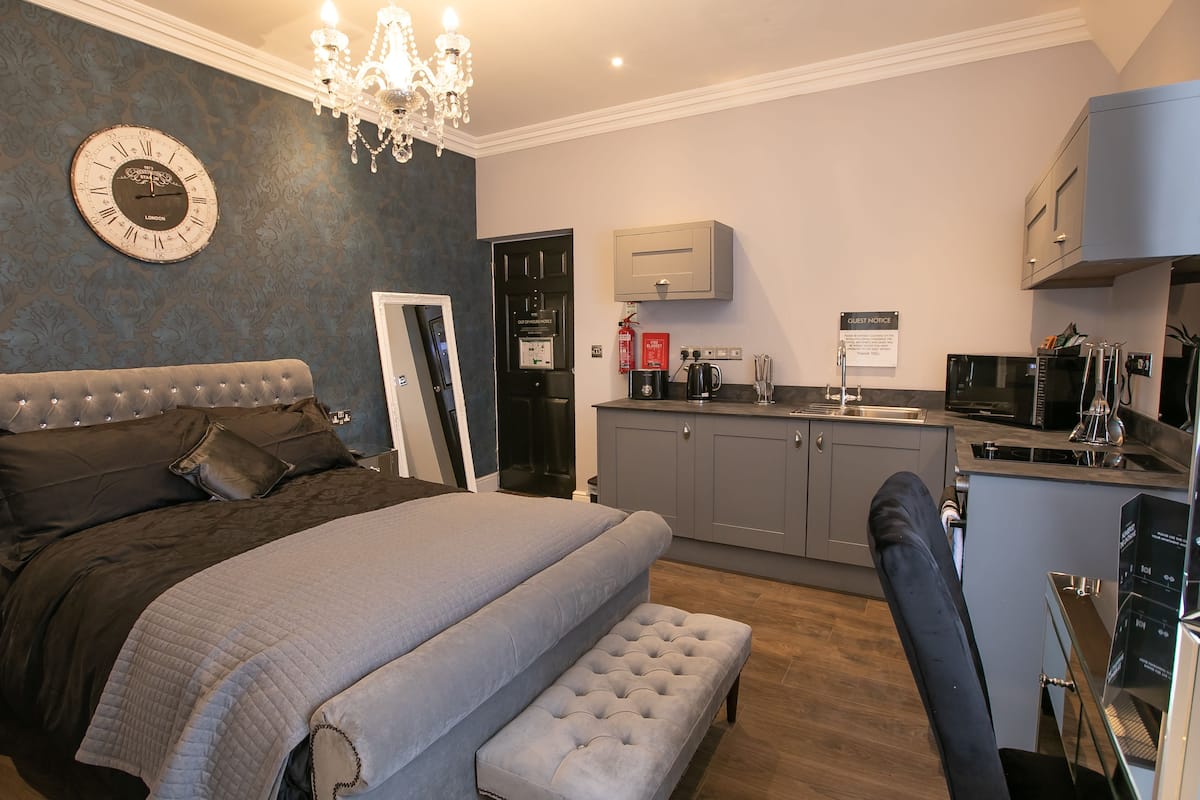 Apartamento de lujo, 1 cama doble (Museum of Norwich) | Zona de estar | Una Smart TV