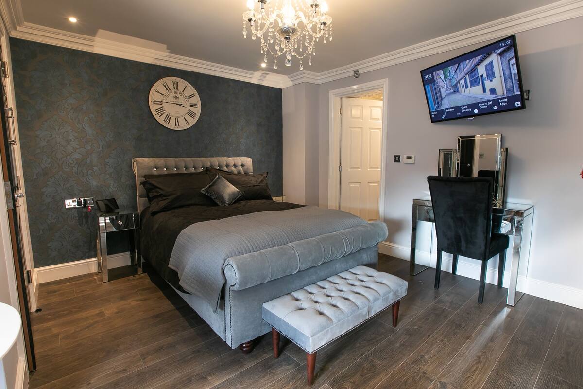 Apartamento de lujo, 1 cama de matrimonio grande (Norwich Castle) | Zona de estar | Una Smart TV