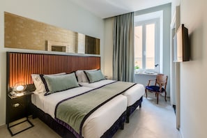 Standard Double Room | In-room safe, desk, blackout drapes, soundproofing - Adrianus Hotel (Rome)