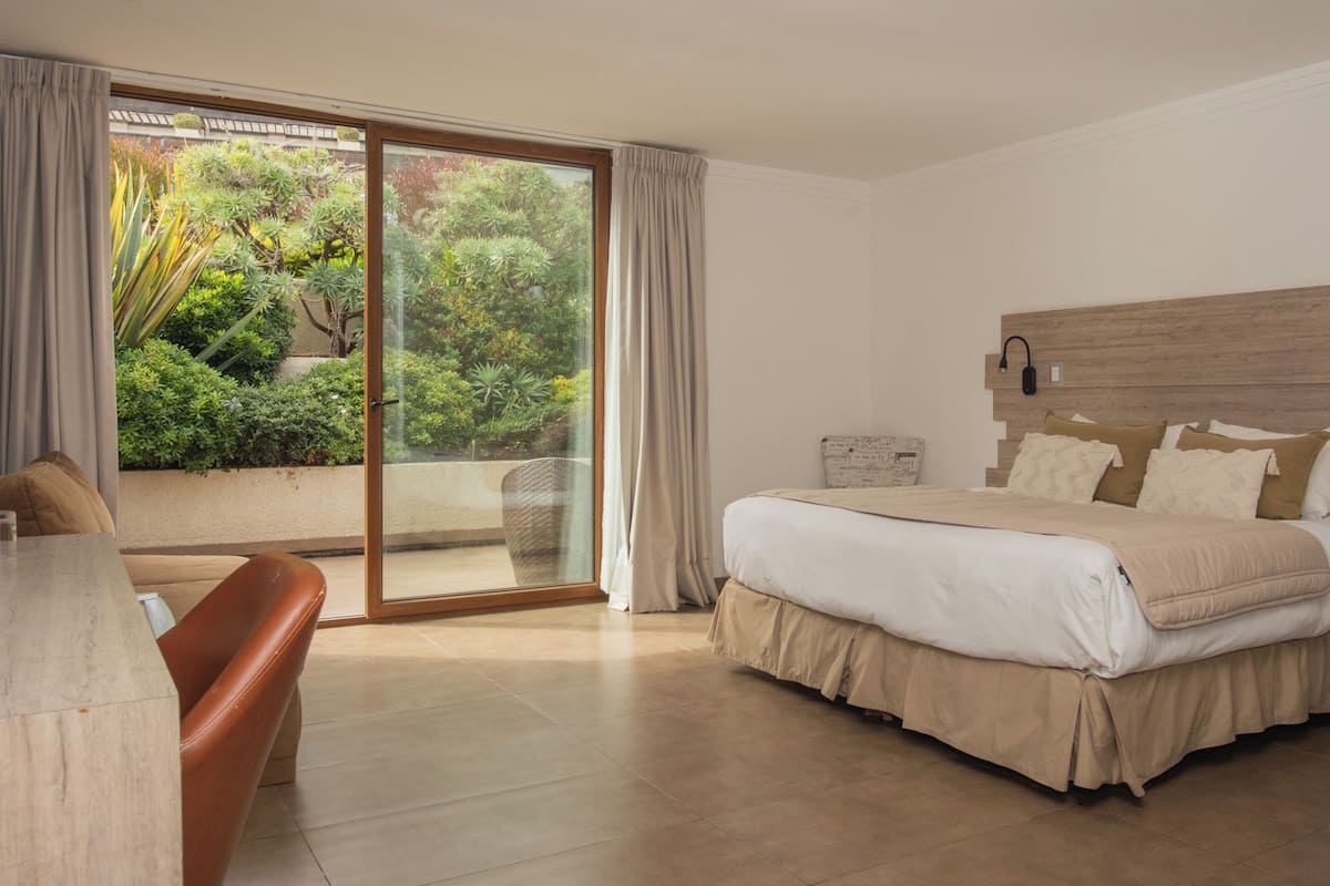 Superior Double Room, 1 King Bed, Non Smoking, Garden View