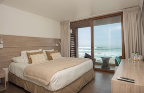 Standard Double Room, 1 King Bed, Non Smoking, Beach View | Premium bedding, in-room safe, desk, blackout curtains - Hotel Mae (Puchuncavi)