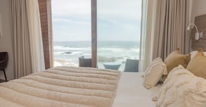 Habitación triple superior, 1 cama King size y sofá cama, para no fumadores, vista a la playa | Vista desde la habitación