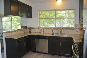 Fridge, microwave, oven, stovetop - Remodeled Lake Home In Quiet Cove (Tool)