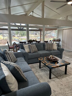 TV, fireplace, DVD player, books - Remodeled Lake Home In Quiet Cove (Tool)