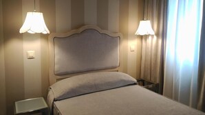 Fer et planche à repasser, draps fournis
