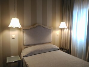 Iron/ironing board, bed sheets