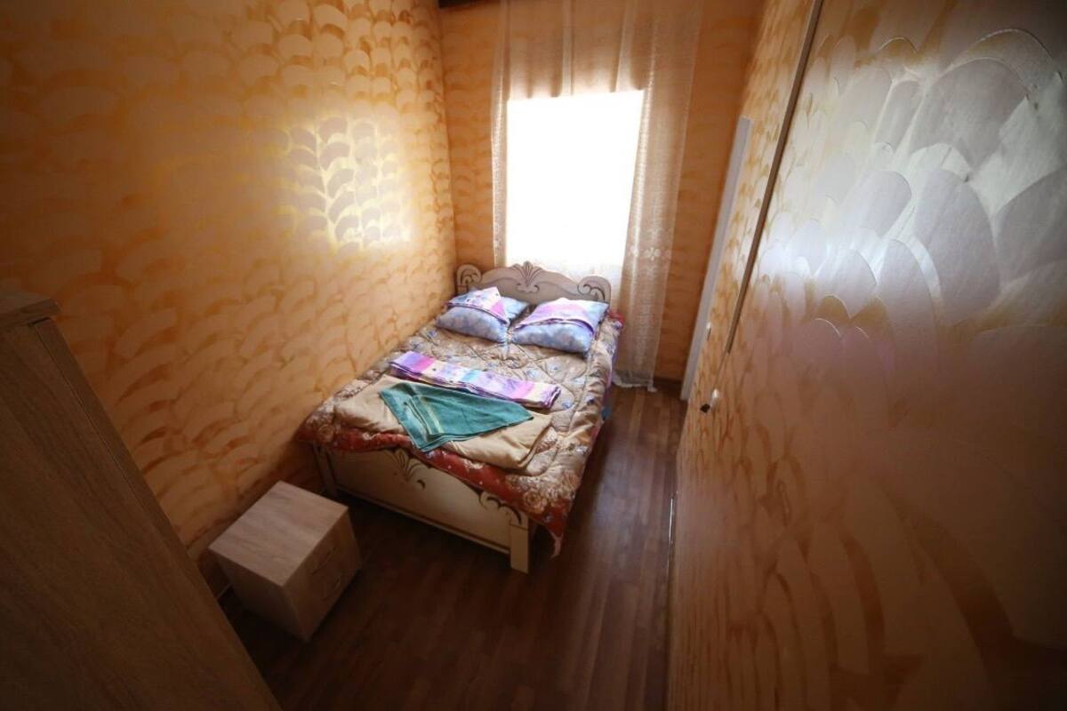 Basic Single Room | Desk, soundproofing, iron/ironing board (on request), cribs (free)