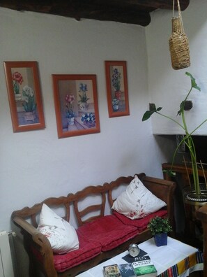 Interior entrance - Hotel Rural Restaurante La Posada de los Vientos (La Acebeda)