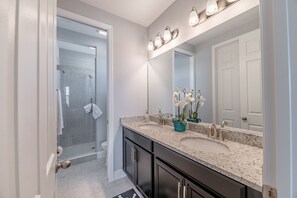 Combined shower/bathtub, hair dryer, towels, soap - Brand New Home Near Disney Area-Sleeps 14 Guest (Davenport)