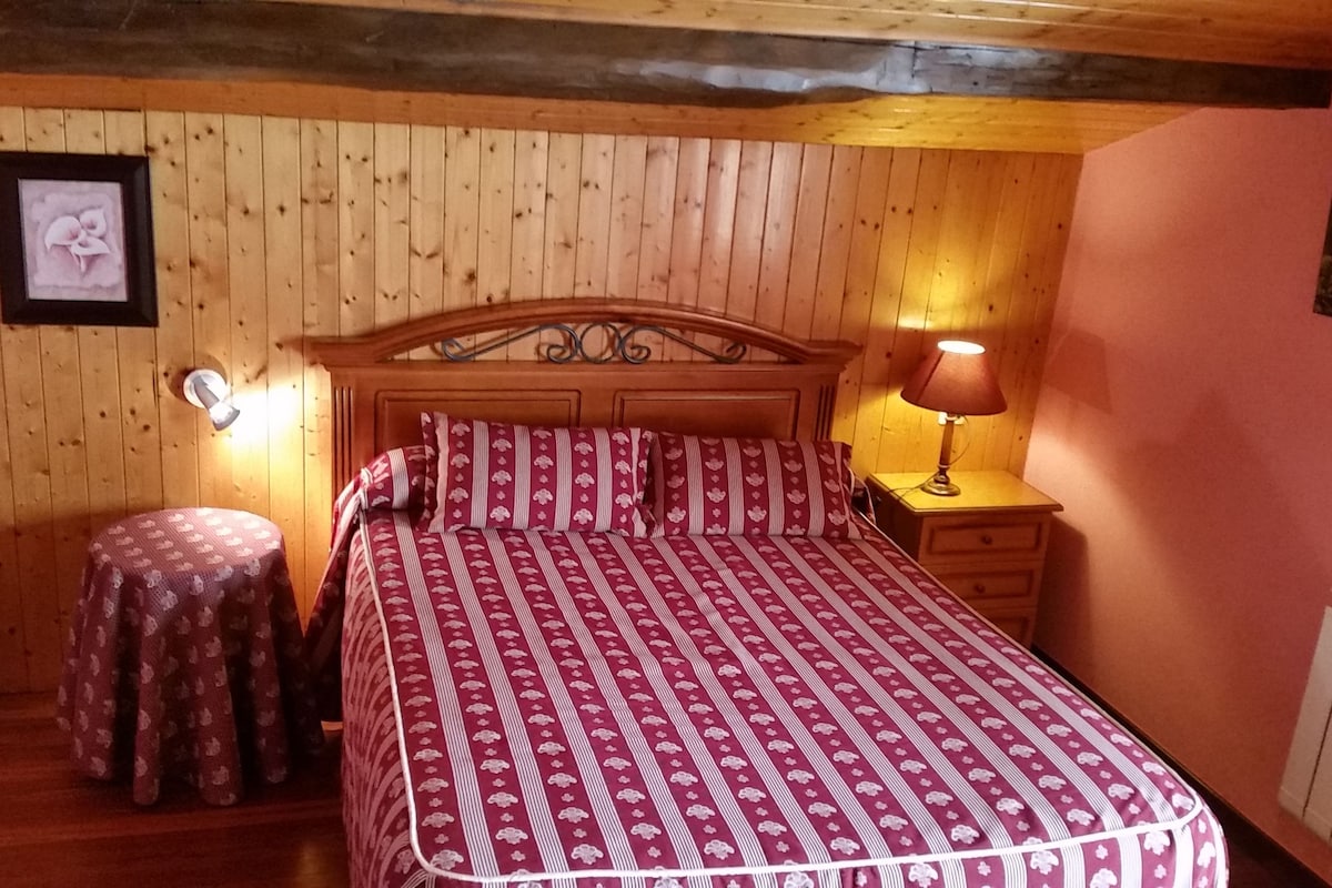 Double Room, 1 Double Bed, Garden View | Rollaway beds, bed sheets