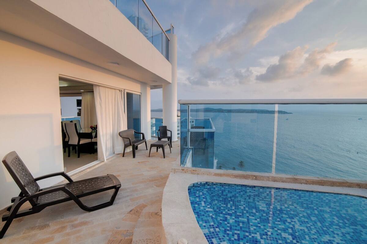 Deluxe Penthouse, 4 Bedrooms | Langsir/tirai gelap terus, seterika/papan seterika, Wi-fi percuma 