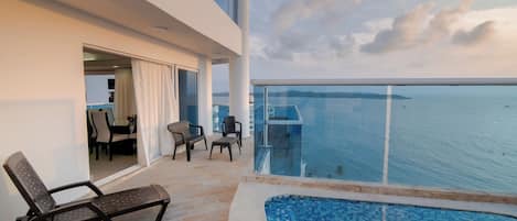 Deluxe Penthouse, 4 Bedrooms | Blackout drapes, iron/ironing board, free WiFi