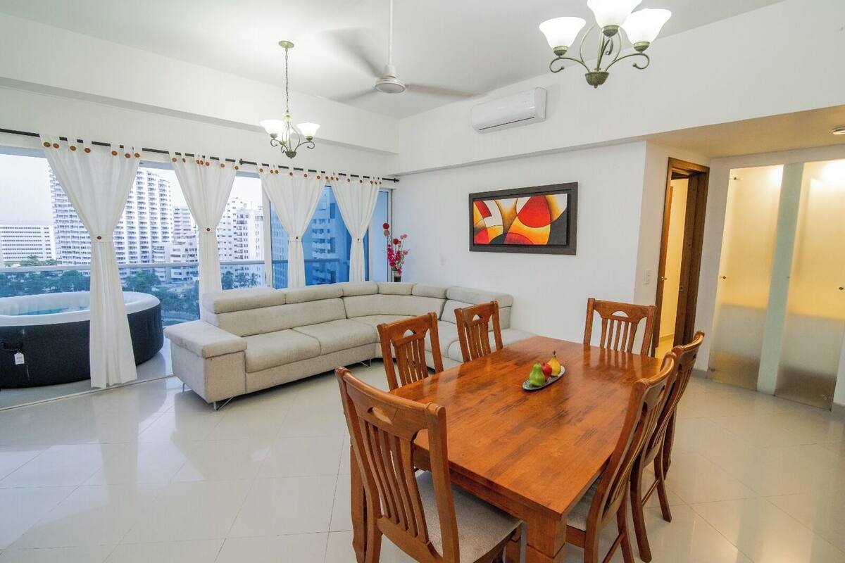 Superior Apartment, 2 Bedrooms | Langsir/tirai gelap terus, seterika/papan seterika, Wi-fi percuma 