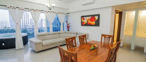 Cortinas blackout, tabla de planchar con plancha y wifi gratis