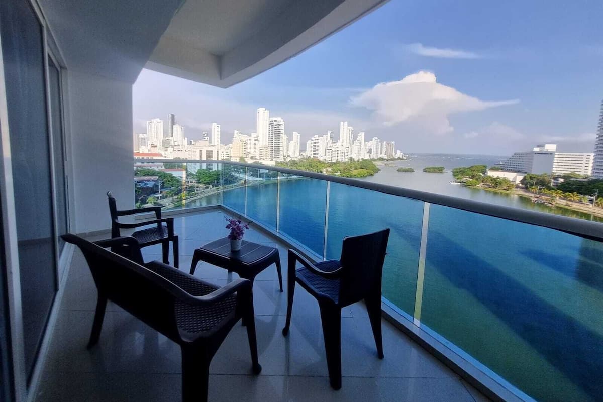 Family Apartment, 3 Bedrooms | Langsir/tirai gelap terus, seterika/papan seterika, Wi-fi percuma 