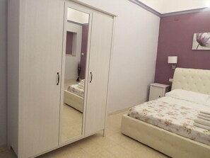 Egyptian cotton sheets, premium bedding, down duvets, memory-foam beds - Cusmano Residence (Catania)