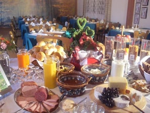 Lunch and dinner served, German cuisine - Gasthof Zum Kirchenwirt (Lam)