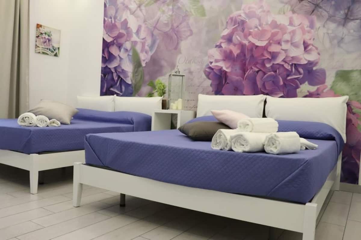 Deluxe vierpersoonskamer | Geluiddichte muren, gratis babybedden, gratis wifi, beddengoed