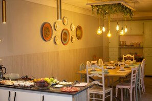 Free daily buffet breakfast