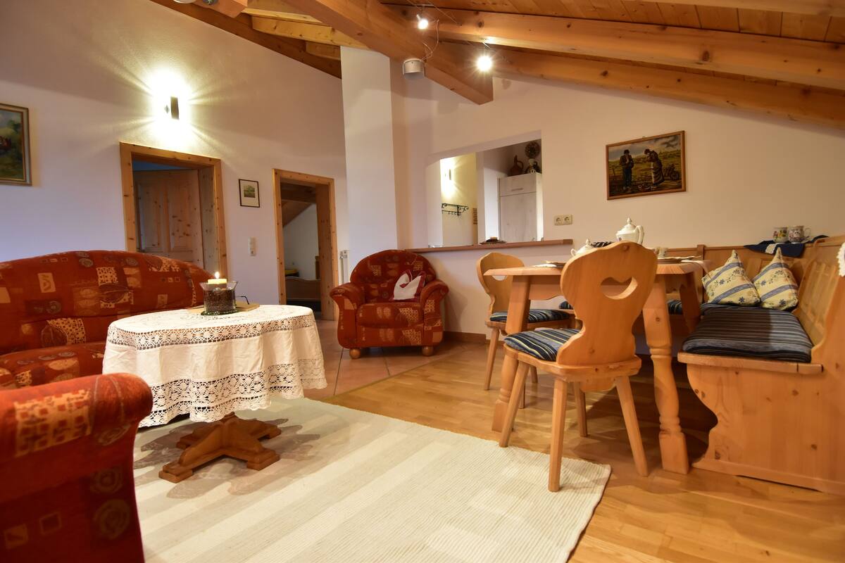 Apartment (Hochgern) | Living area | Flat-screen TV, DVD player