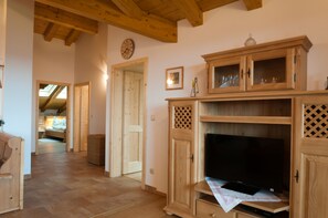 Departamento (Chiemseeblick) | Sala de estar | Televisión de pantalla plana y reproductor de DVD 