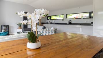 Cottage, Ensuite (Sugar loaf) | Dining