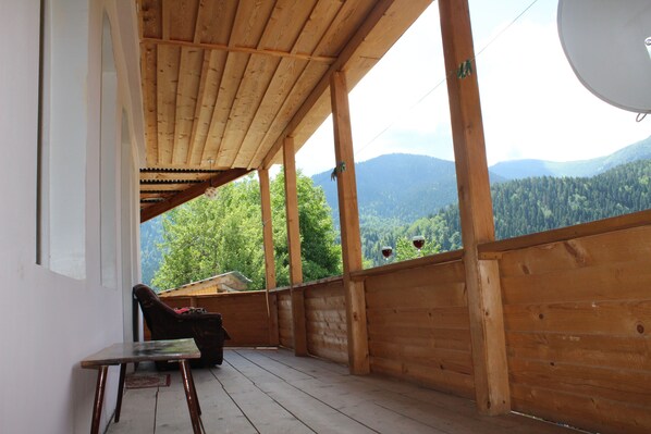 Terrace/patio - Ecohouse Svaneti (Mestia)