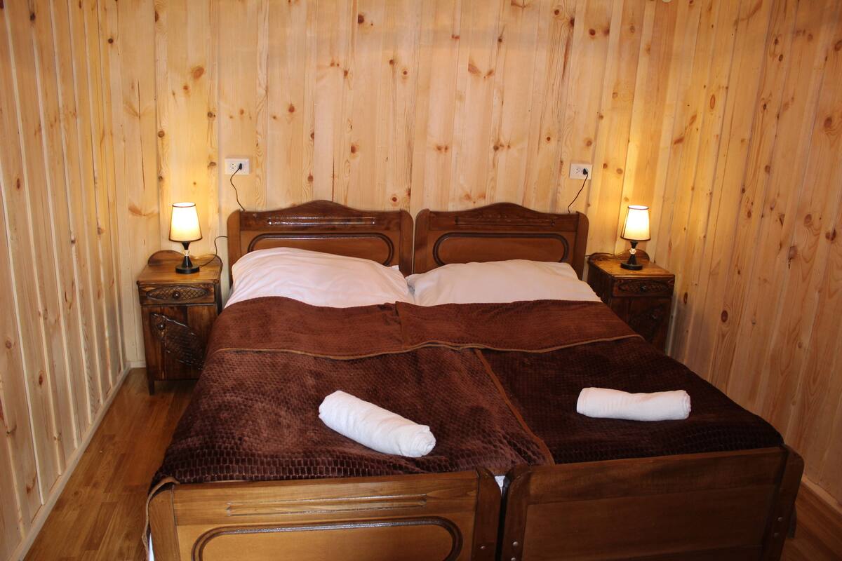 Deluxe Quadruple Room | Iron/ironing board (on request), free WiFi, bed sheets