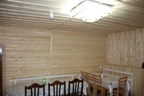 Full-sized fridge, microwave - Ecohouse Svaneti (Mestia)