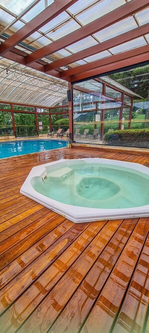 Bồn tắm spa ngoài trời