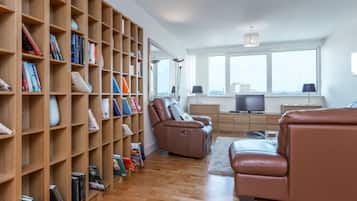 30-Zoll-Flachbildfernseher mit Satellitenempfang, Fernseher, DVD-Player
