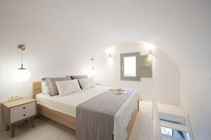 1 bedroom, hypo-allergenic bedding, in-room safe, individually decorated - White Orchid Luxury Suites (Santorini)