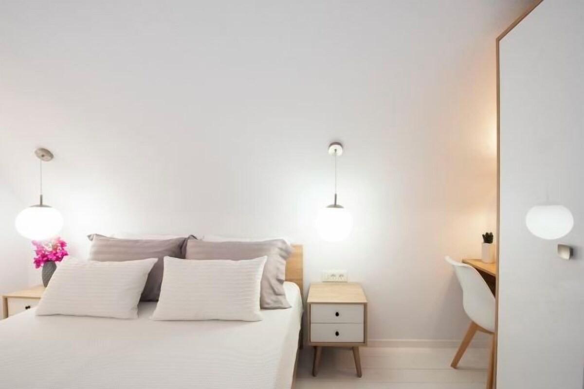 1 bedroom, hypo-allergenic bedding available, in-room safe