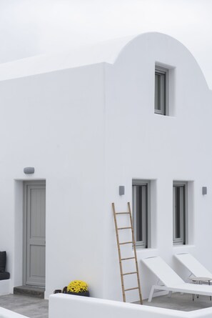 Front of property - White Orchid Luxury Suites (Santorini)