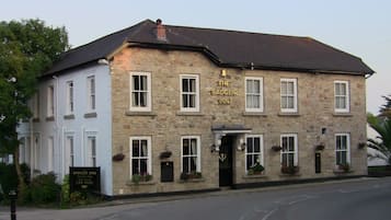 Vista frontal de la propiedad