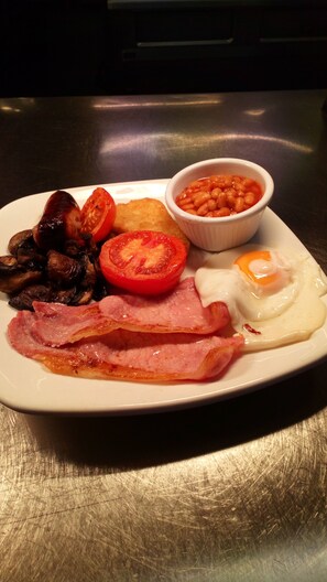 Free daily cooked-to-order breakfast