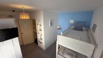 Cabaña | Decoración personalizada, muebles diferentes y escritorio