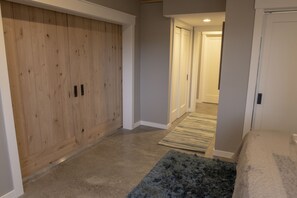 1 chambre, fer et planche à repasser, lit de bébé portatif, Wi-Fi