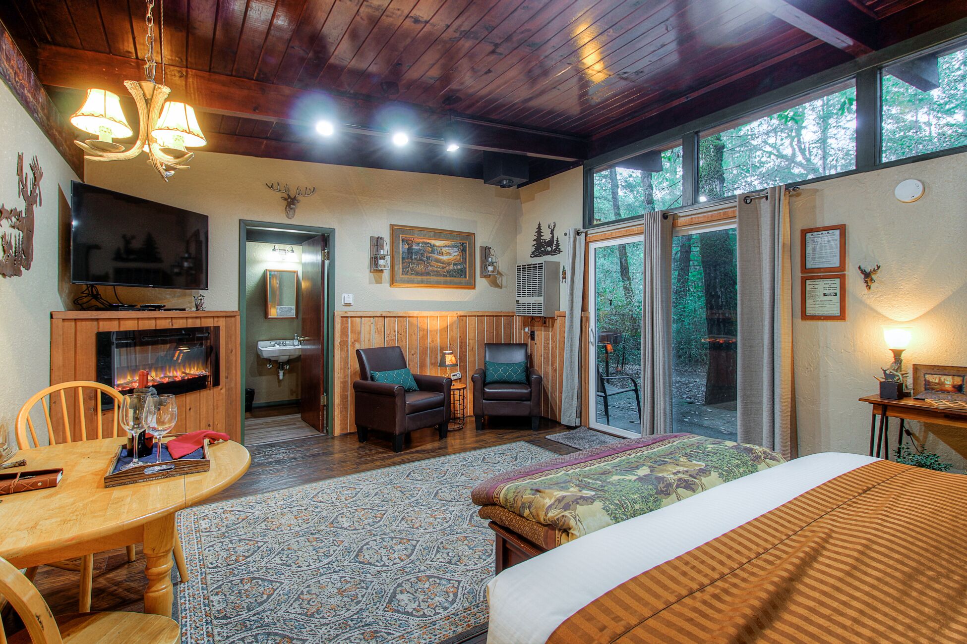 Deluxe Cabin, 1 King Bed, Kitchenette, Mountain View (pets not allowed) | Living area | TV, DVD player