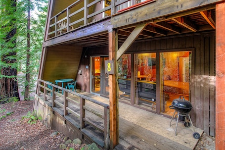Standard Studio Suite, 1 Queen Bed, Non Smoking, Hill View (pets not allowed) | Terrace/patio. Redwoods River Resort